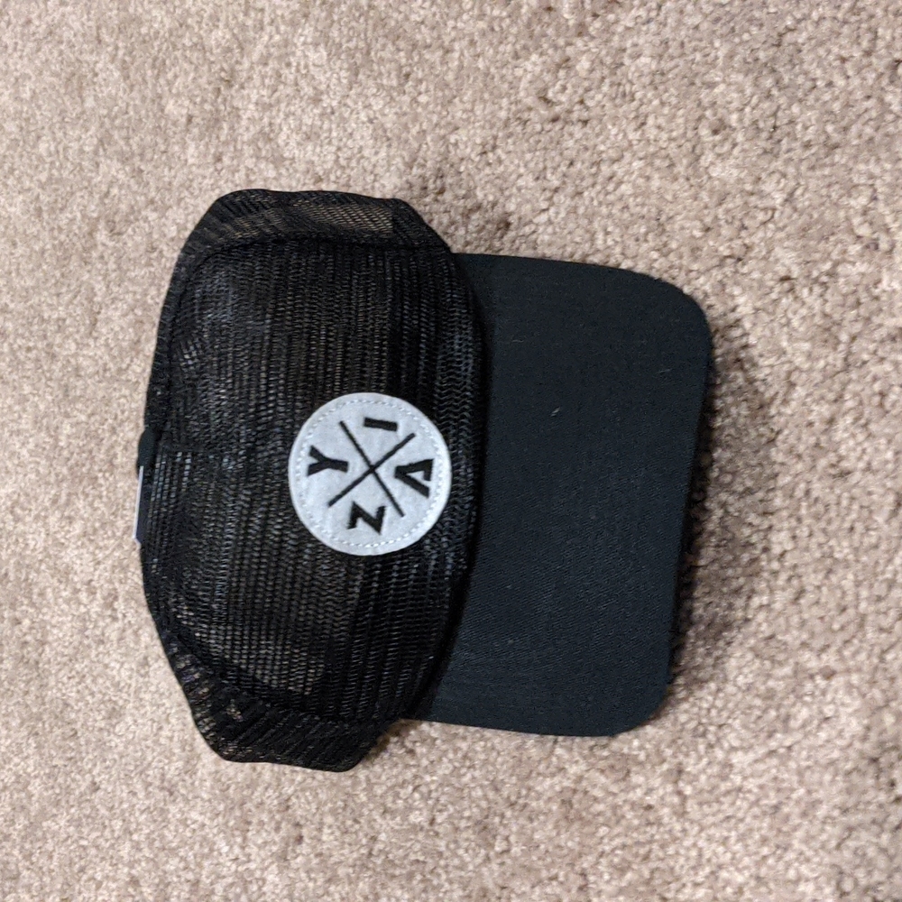 Zyia mesh hat